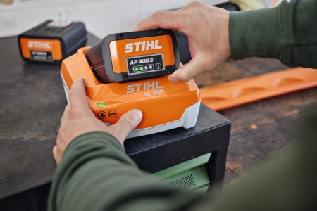 Chargeur rapide AL301 STIHL